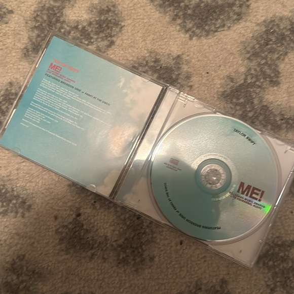 Taylor Swift Me! BBMA live rehearsal audio with Brendon Urie - Picture 3 of 3